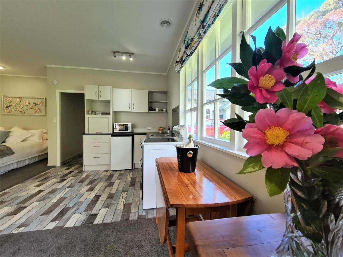 Pyes Pa Studio Apartment Tauranga Exterior photo