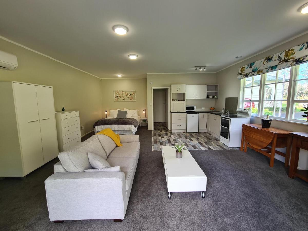 Pyes Pa Studio Apartment Tauranga Exterior photo